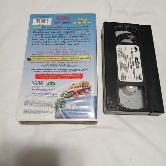 Adventures of Elmo In Grouchland Sing and Play VHS 1999 Video Tape VTG Clamshell - Picture 2 of 3